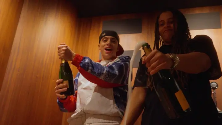 Miniature du clip Anyme - Champagne feat. Meryl (Clip officiel)
