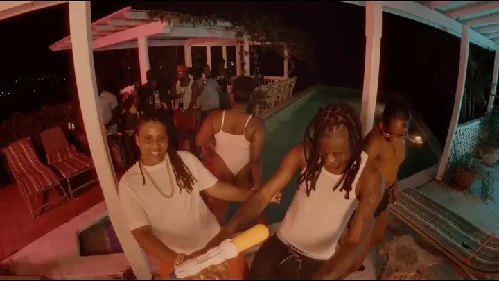 Miniature du clip Meryl - Hello (feat. DEEJAY ASAP) 🇱🇨🇲🇶
